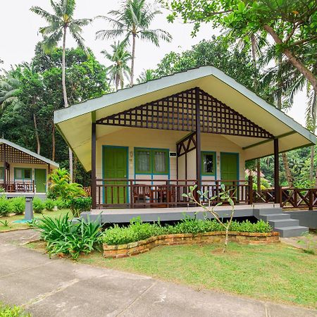 Nirwana Beach Club Lagoi Bagian luar foto