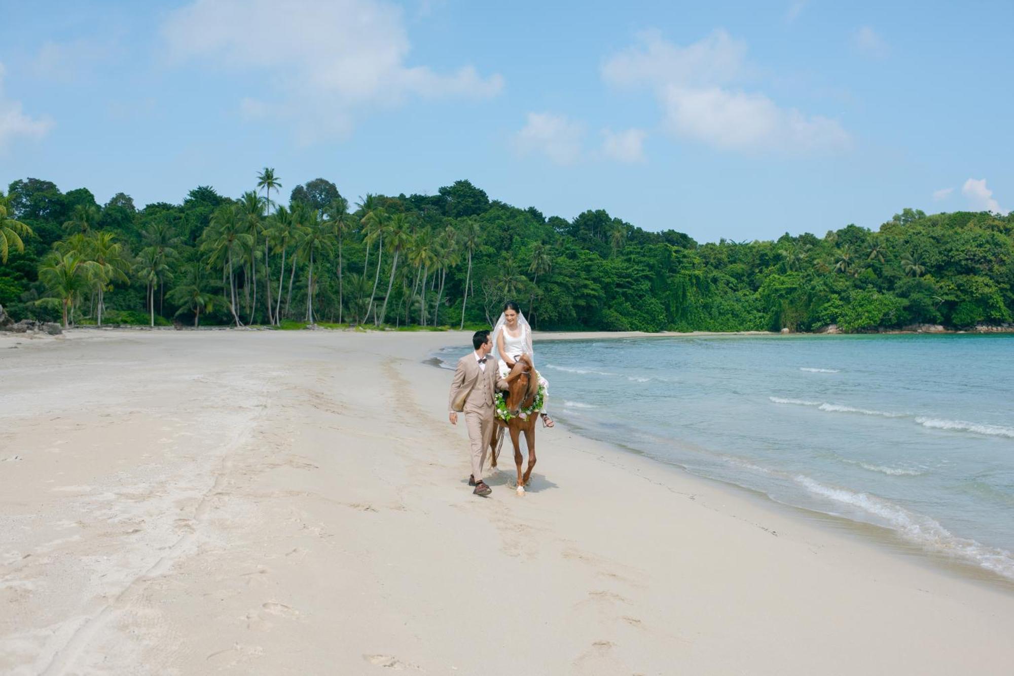 Nirwana Beach Club Lagoi Bagian luar foto