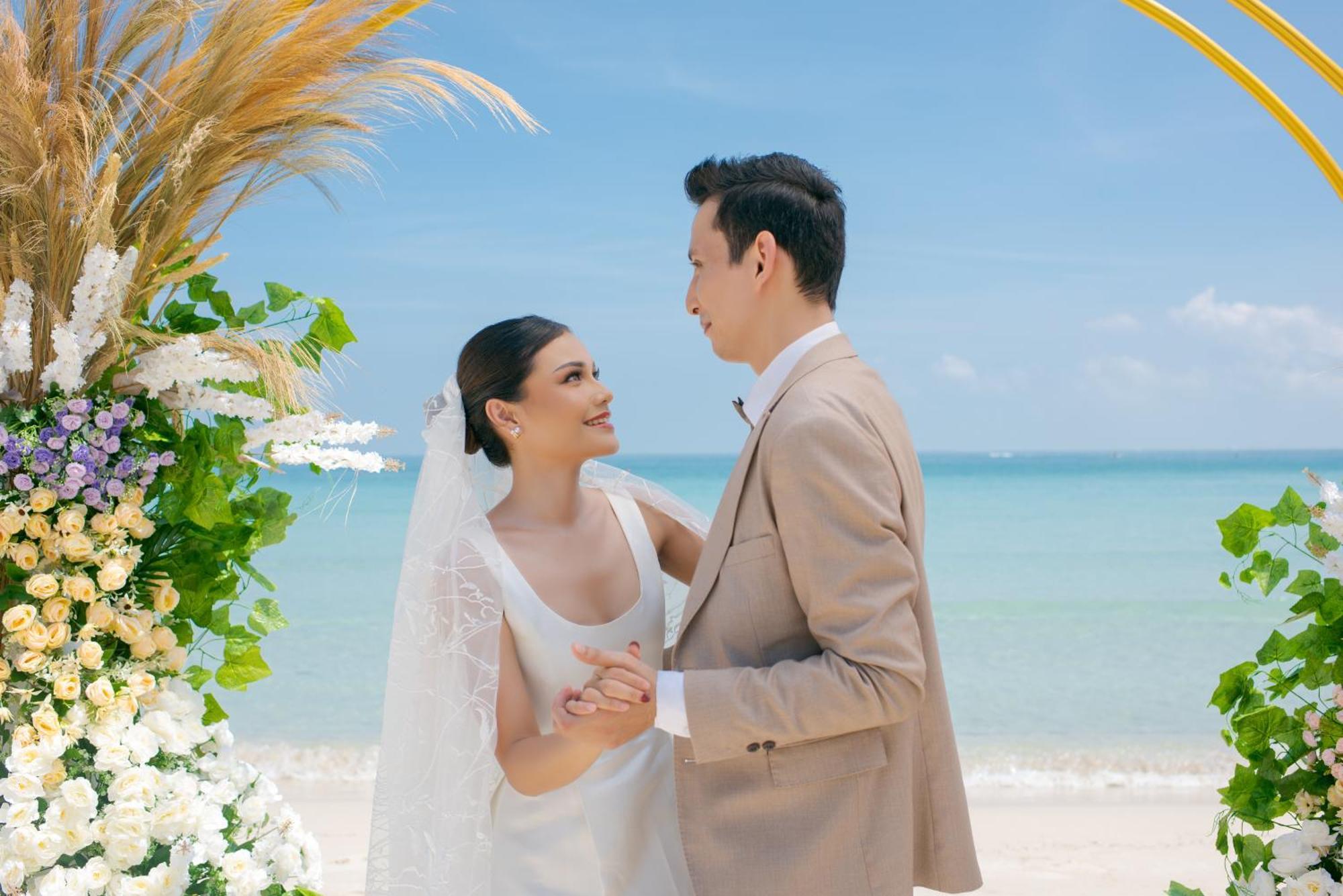 Nirwana Beach Club Lagoi Bagian luar foto