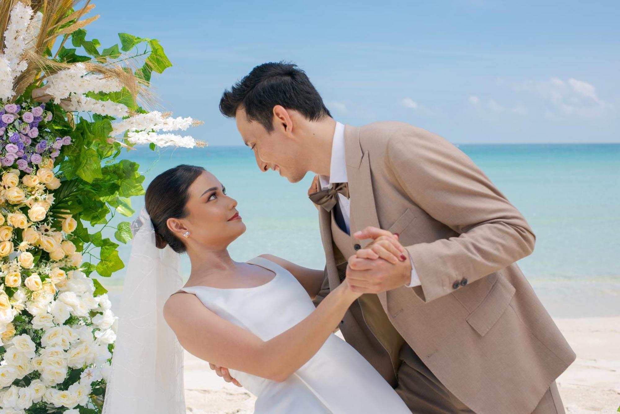 Nirwana Beach Club Lagoi Bagian luar foto