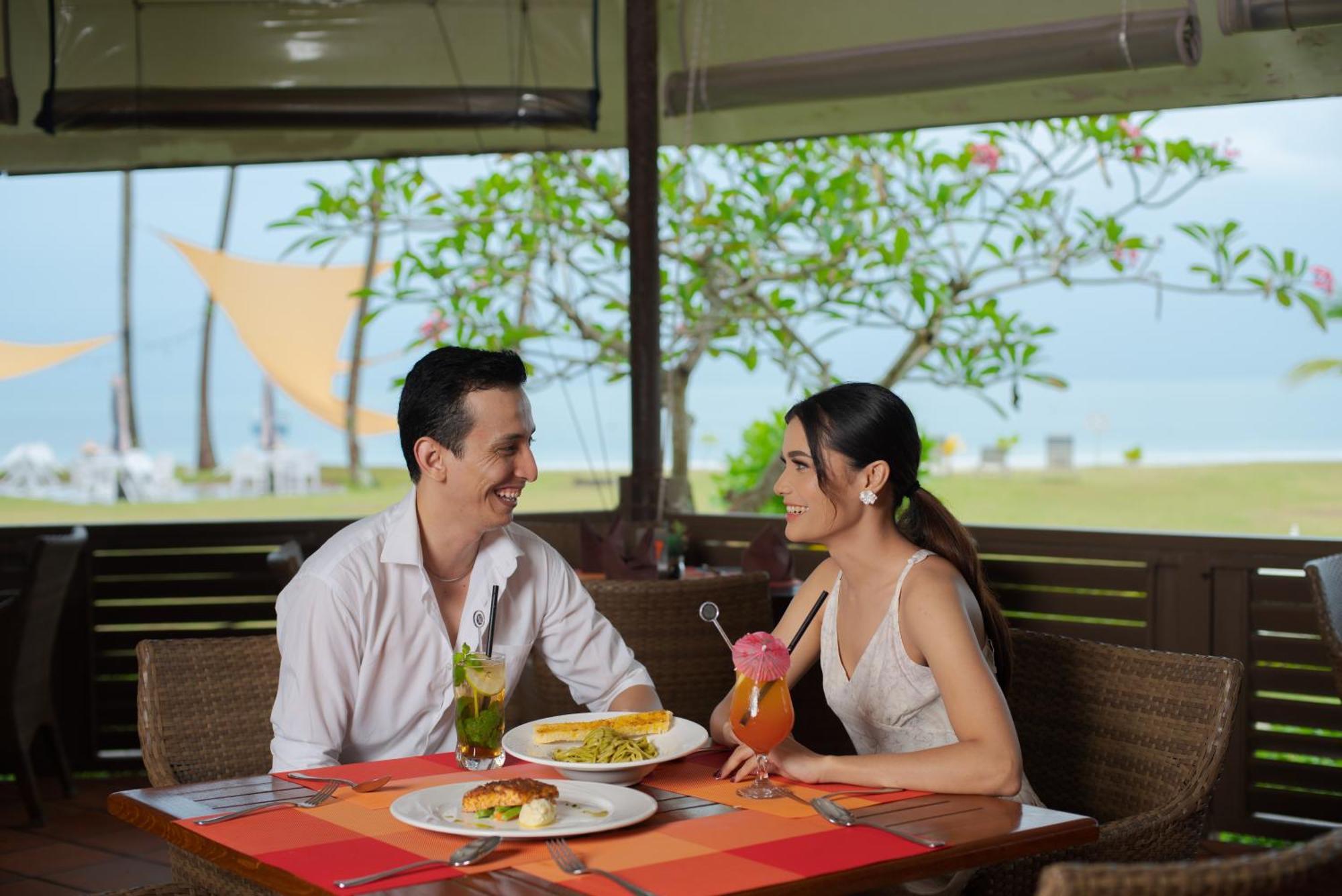 Nirwana Beach Club Lagoi Bagian luar foto