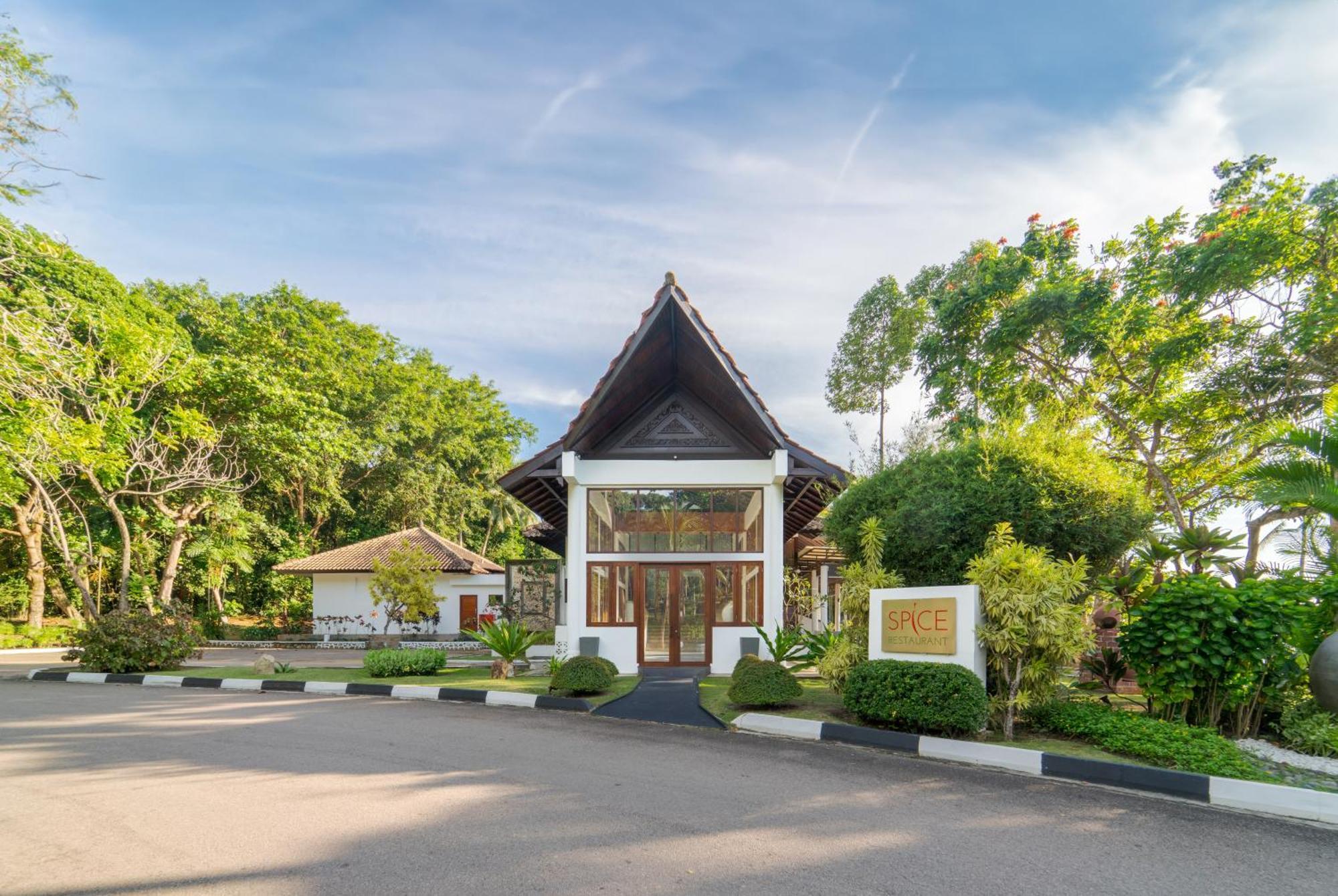 Nirwana Beach Club Lagoi Bagian luar foto