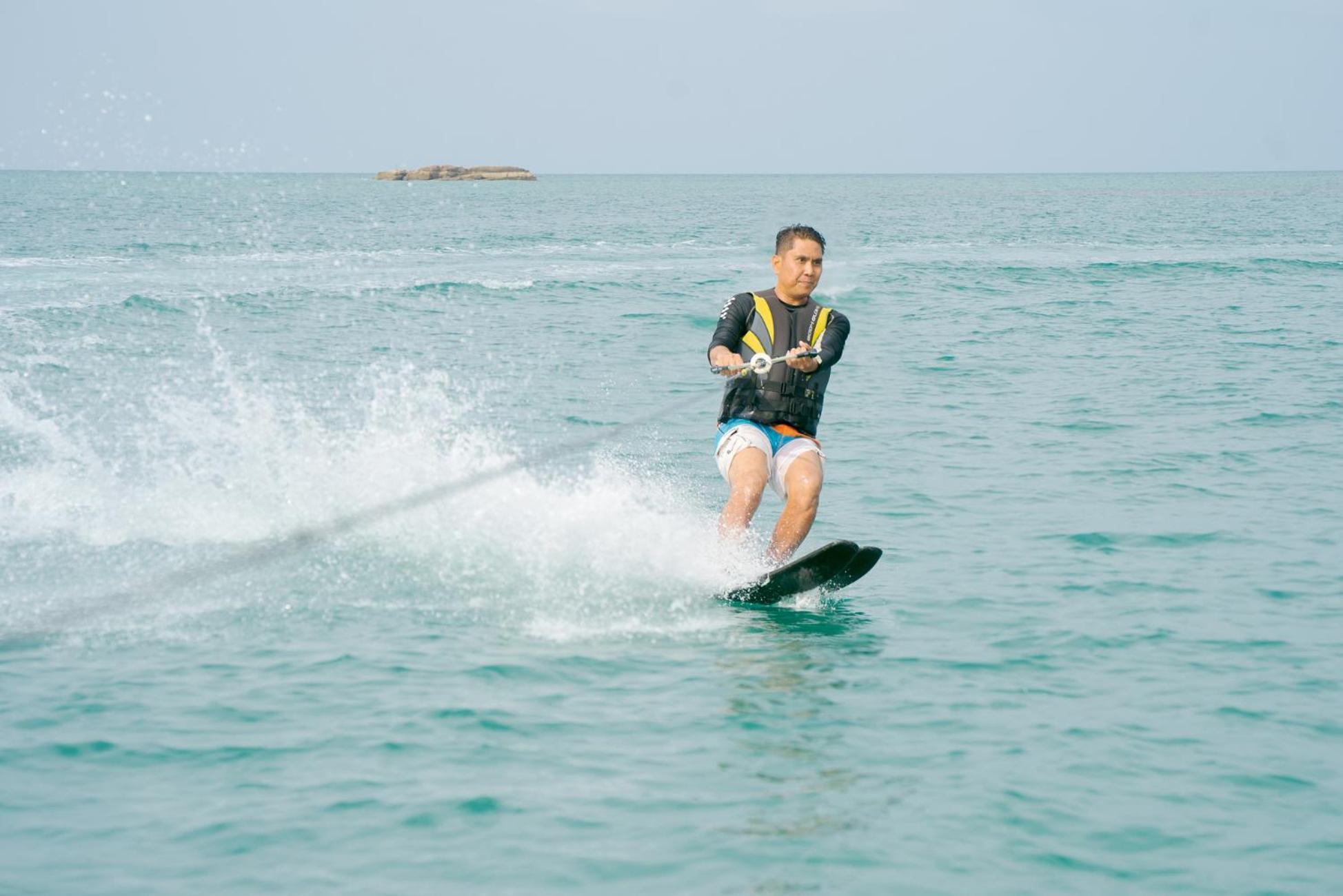 Nirwana Beach Club Lagoi Bagian luar foto