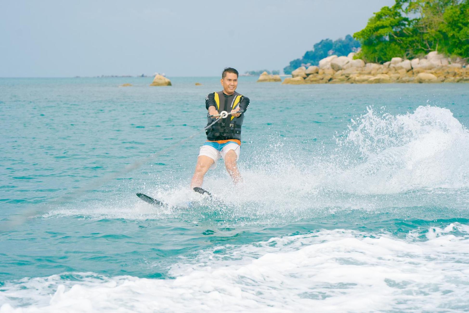 Nirwana Beach Club Lagoi Bagian luar foto