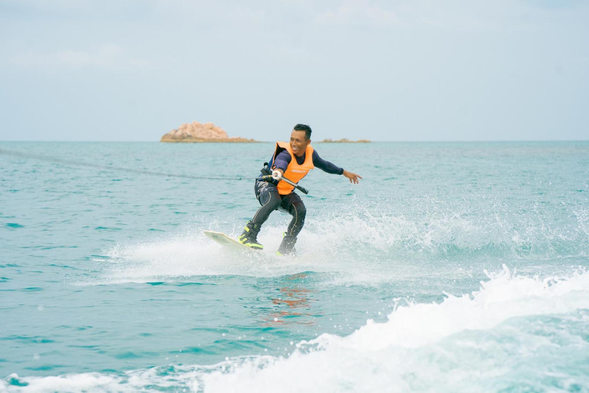 Nirwana Beach Club Lagoi Bagian luar foto