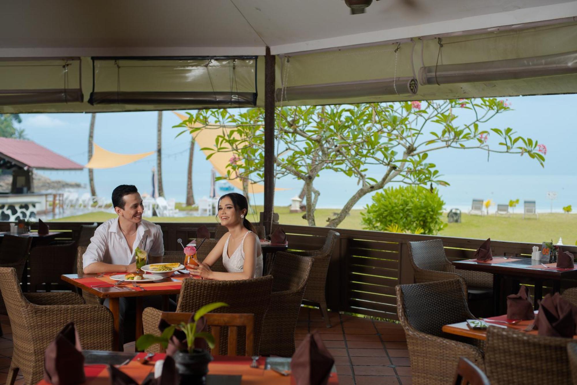 Nirwana Beach Club Lagoi Bagian luar foto