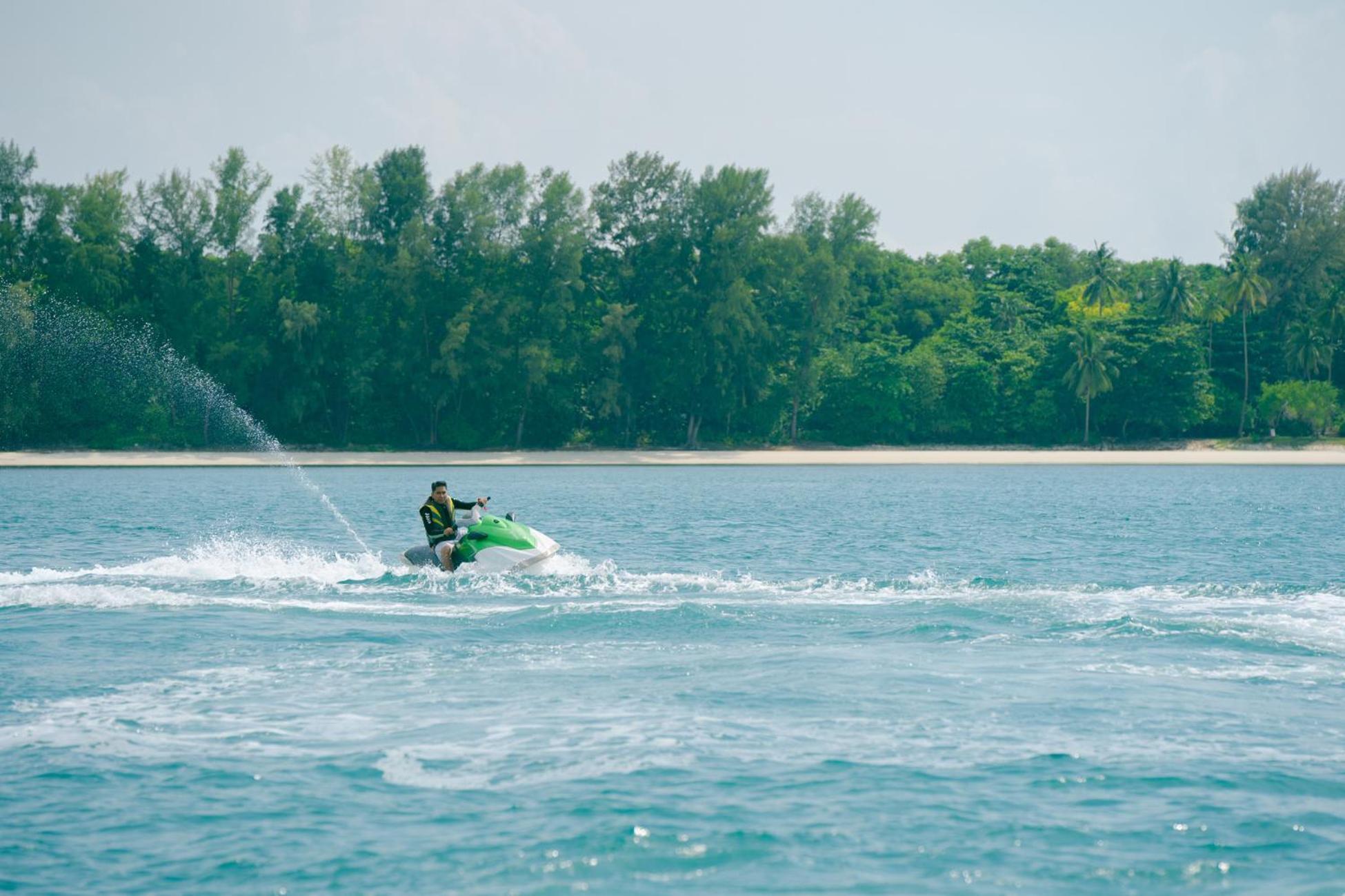 Nirwana Beach Club Lagoi Bagian luar foto